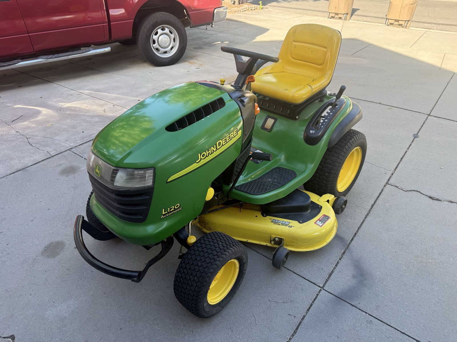 John Deere L120 Automatic Lawn Mower Tractor with 48" Edge Cutting System