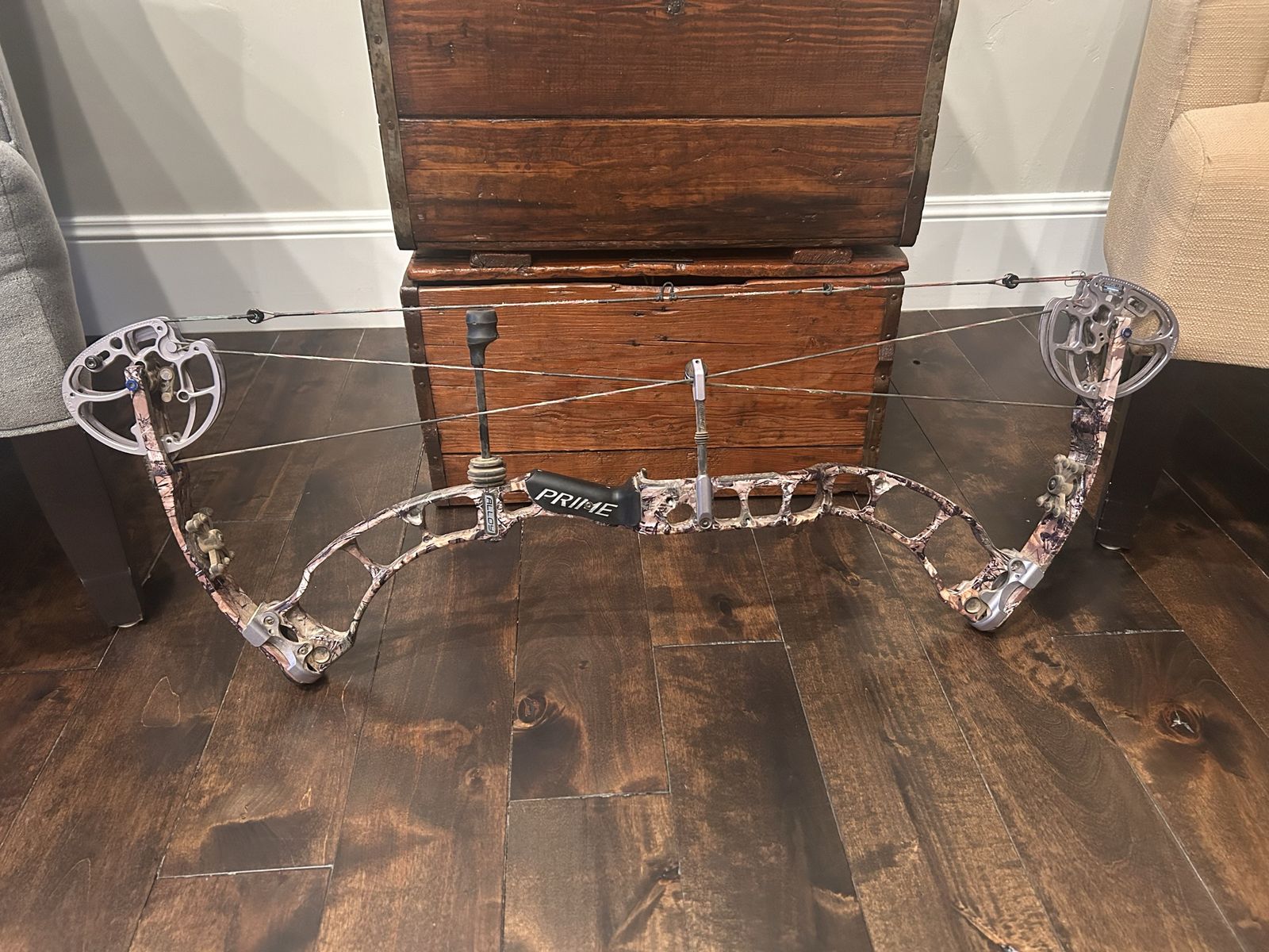 Prime Alloy Compound Bow 30” Draw 63lb
