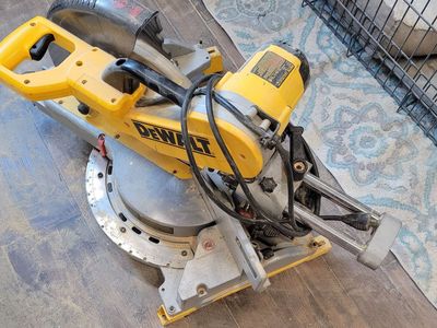 DeWAlt 12"compound miter saw with stand