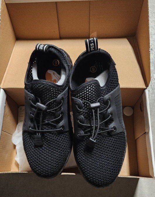 The Invincible Shoe Defender 703 Black Safety Sneakers Size 6 US / 36 CN