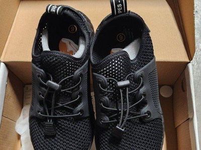 The Invincible Shoe Defender 703 Black Safety Sneakers Size 6 US / 36 CN