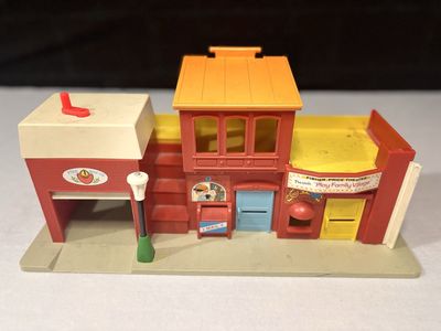 Vintage Fisher-Price Little People Play Family Village Main Street Playset #997