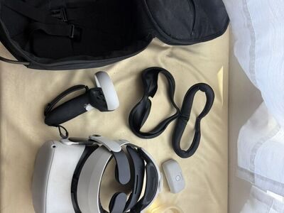 Meta Quest 2, 256GB w/ Accessories