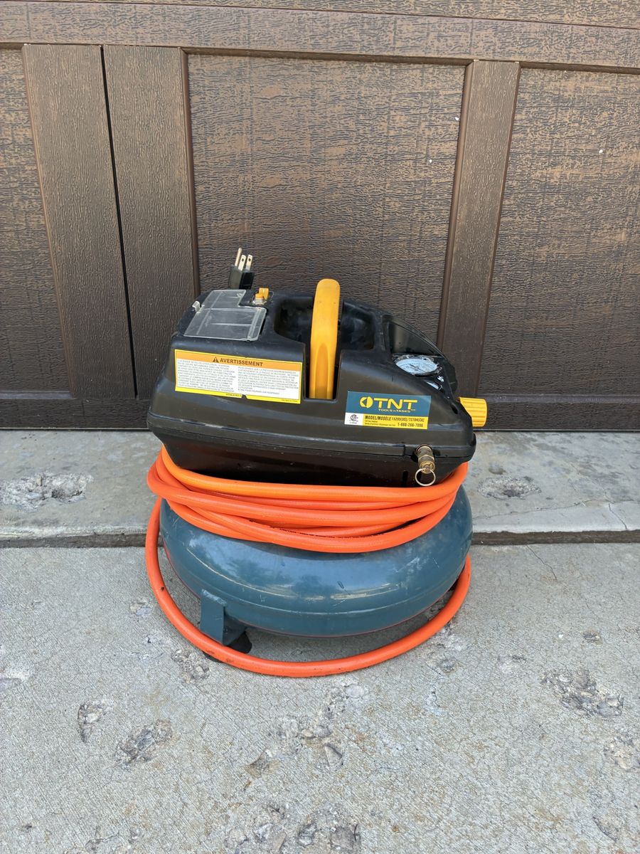 Gallon Oilless Pancake Air Compressor with Hose