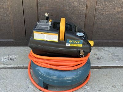 Gallon Oilless Pancake Air Compressor with Hose