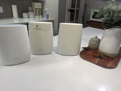 Orbi Router & 2 Satellites