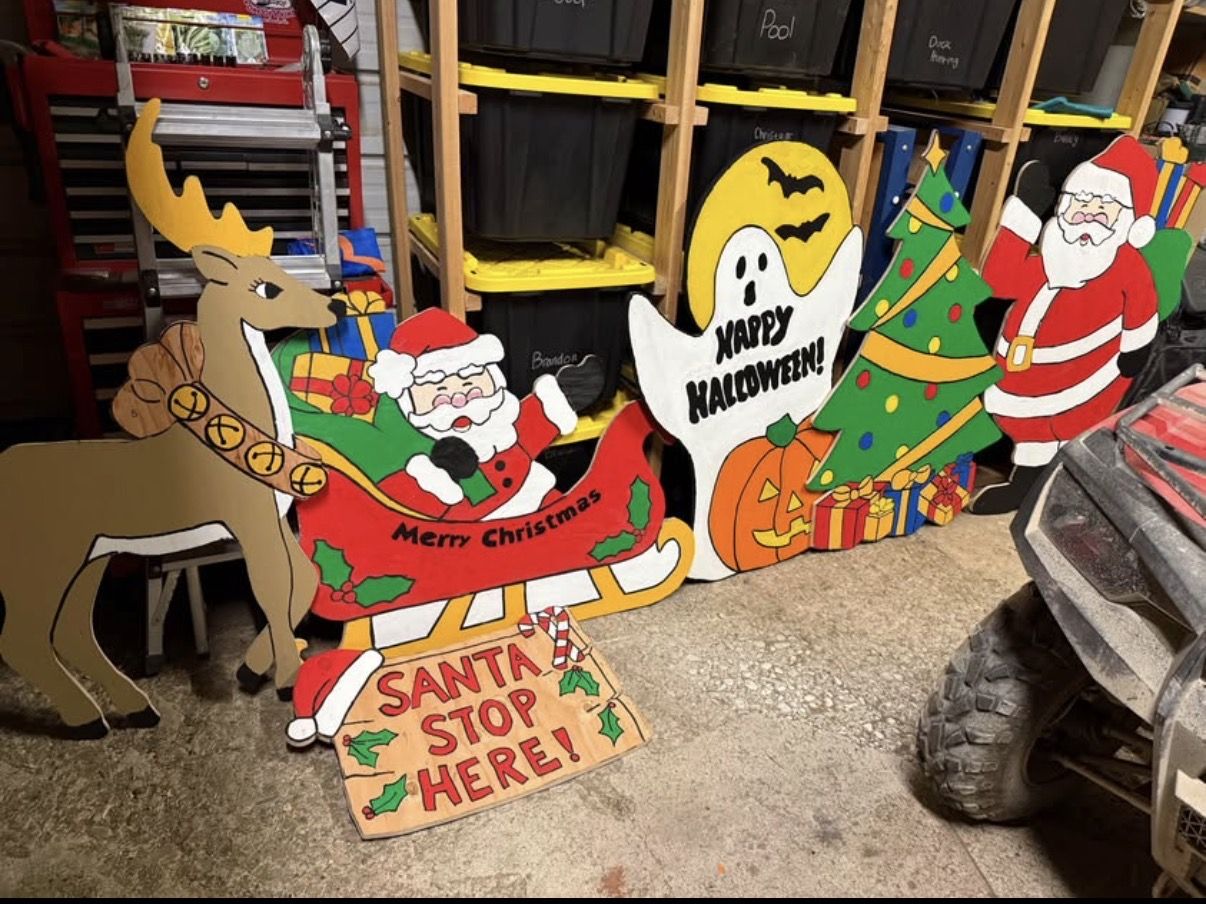 Decorations/ Lifesize holiday decor