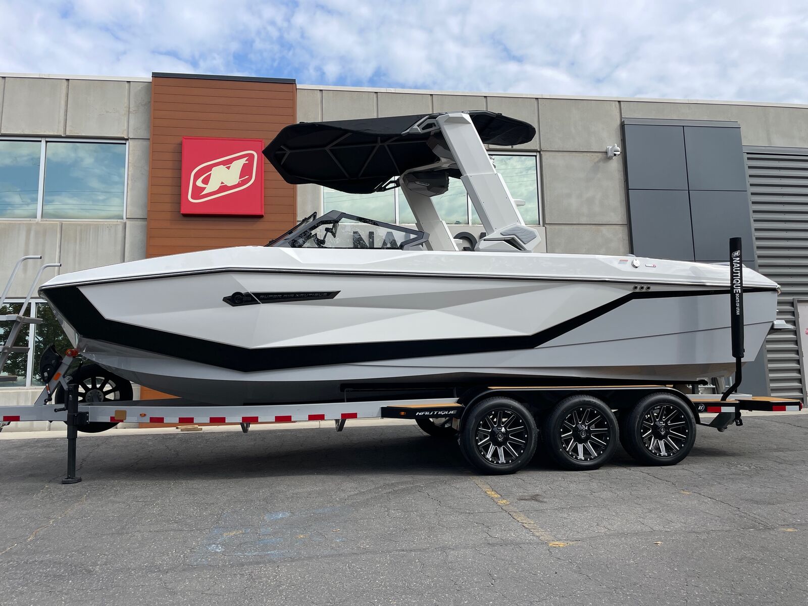 2026 NAUTIQUE G25 W/ZZ8S 630HP SUPERCHARGED POWER PLANT