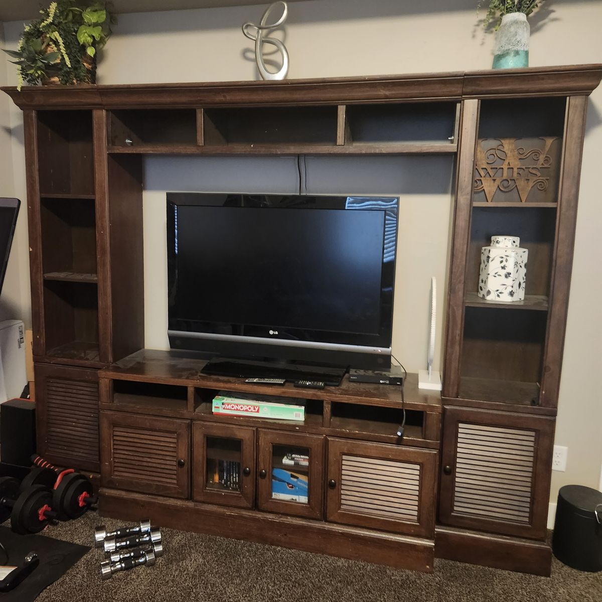 Entertainment center