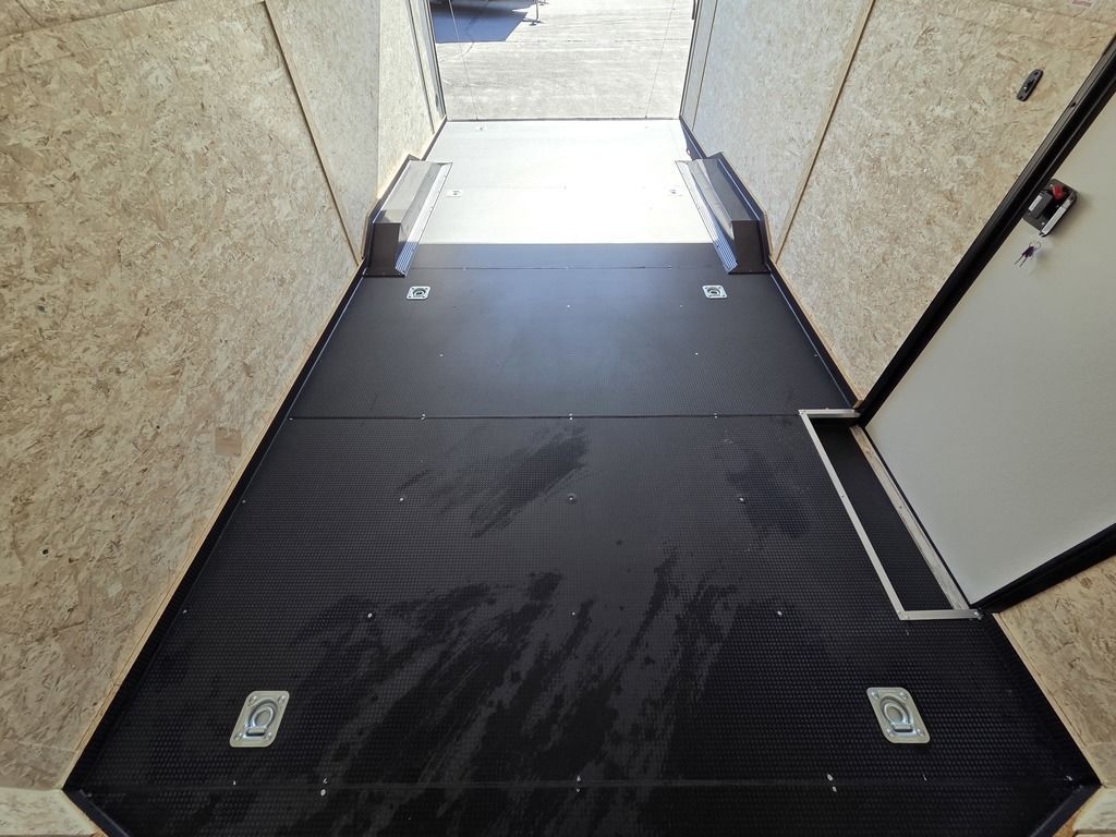 Main image 28