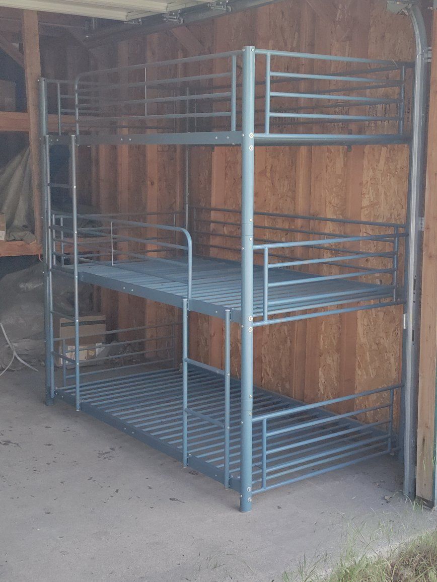 triple bunk bed bunkbed