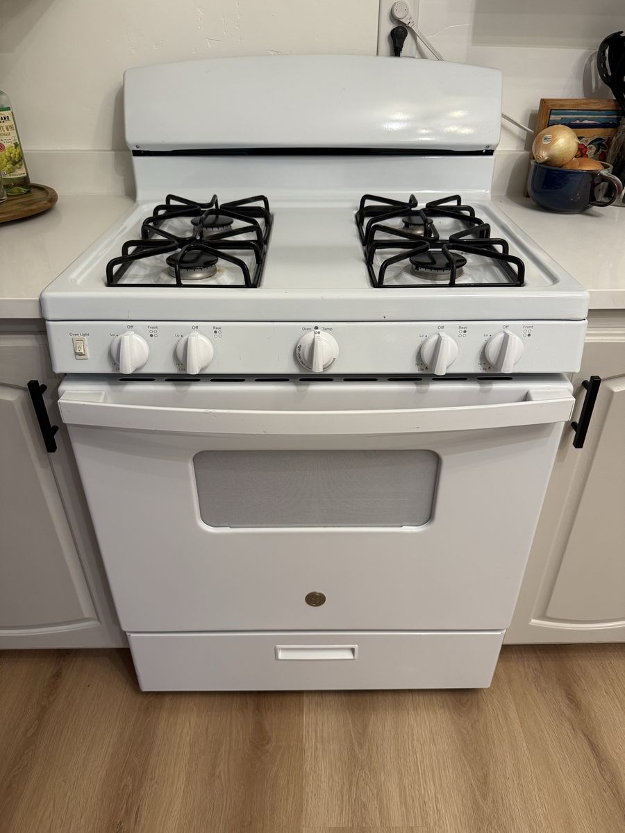 GE gas range