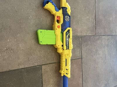 Zuru X-SHOT Blaster Toy Gun - Yellow/Blue with Green Magazine - Kids Dart Blaster