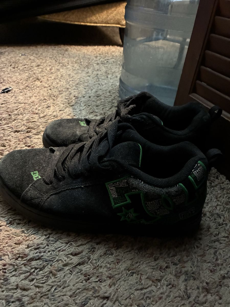 DC Shoes Men's Black and Green Skate Shoes Size 11.5