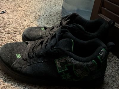 DC Shoes Men's Black and Green Skate Shoes Size 11.5
