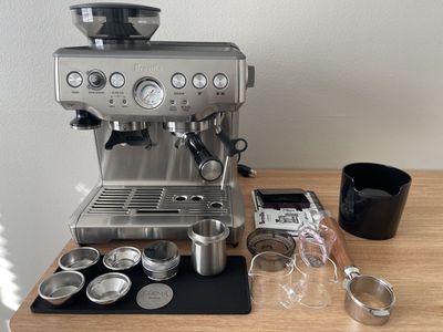 Breville Barista Express Espresso Machine – Excellent Condition + Extras