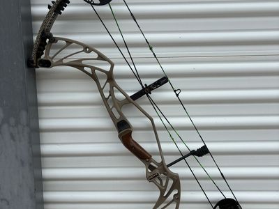 Hoyt Pro Defiant Archery Bow