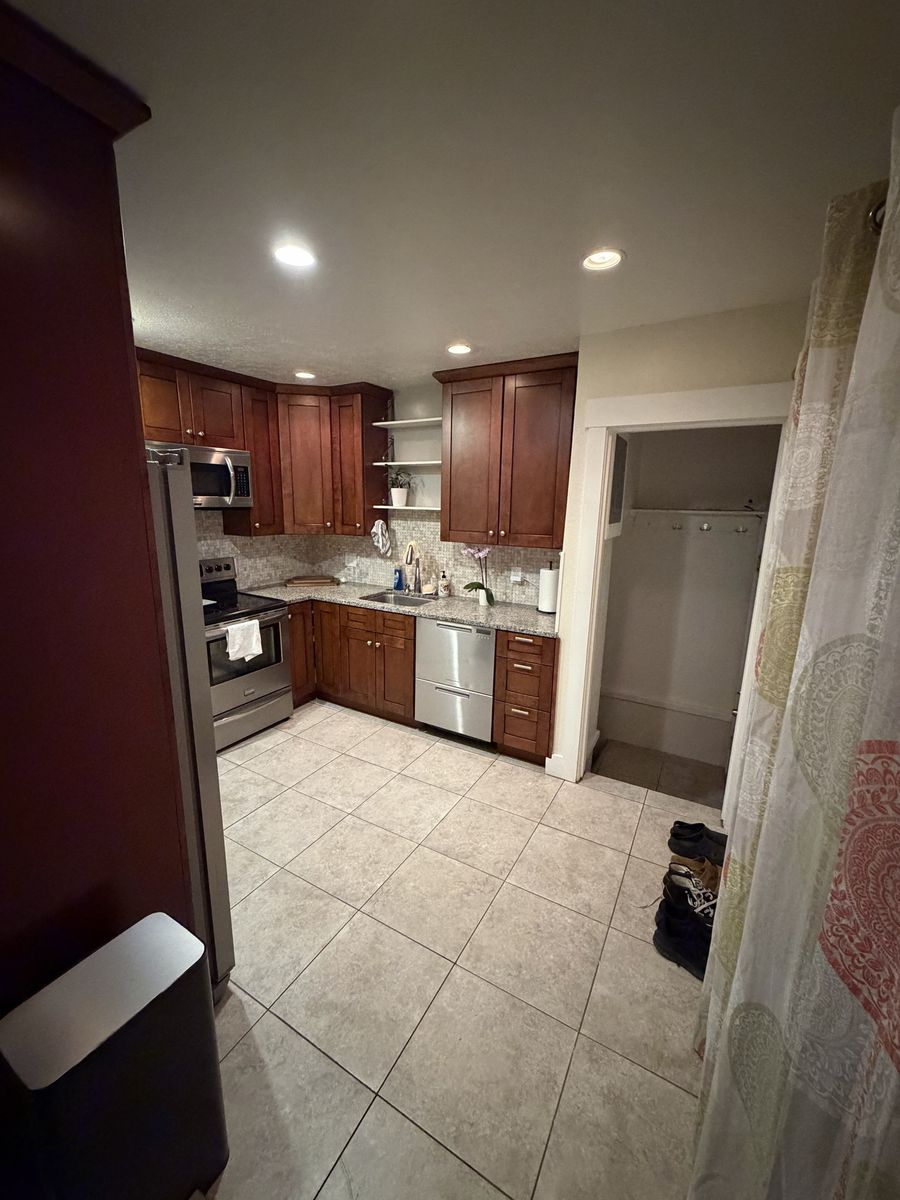 Main image 4