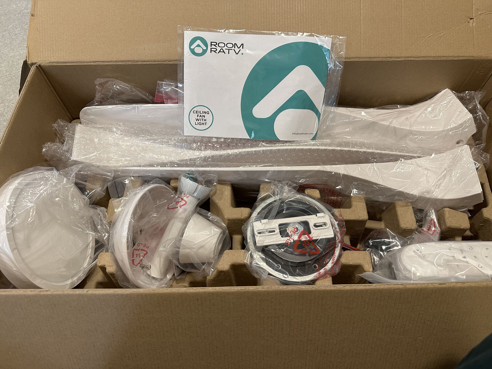 Ceiling fan with light