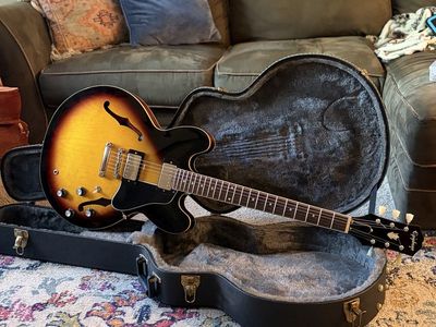 ES-335 Semi Hollow Guitar with Hardcase Epiphone inspired by Gibson