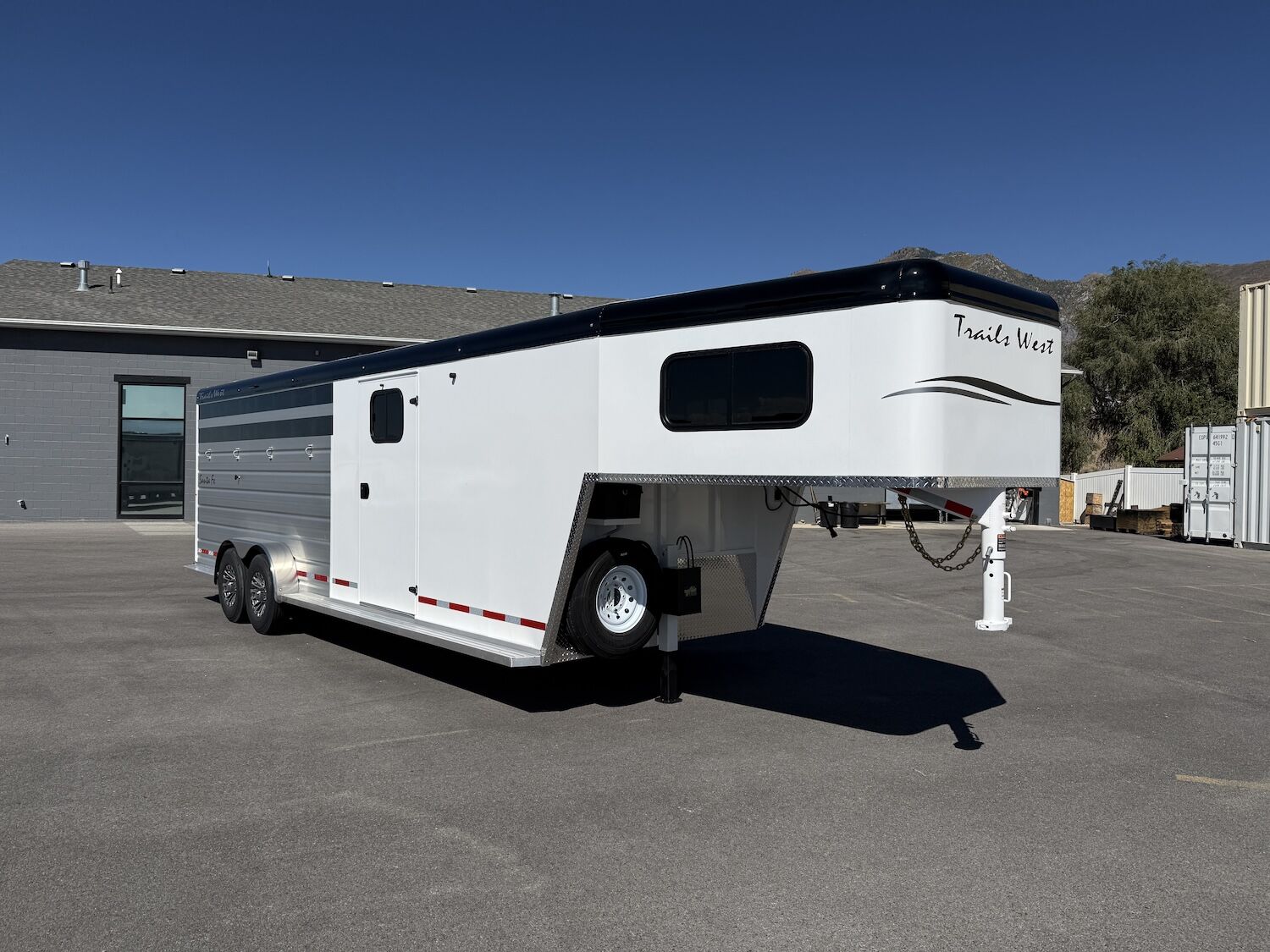 2026 Trails West Santa Fe 24' GN Super Tack