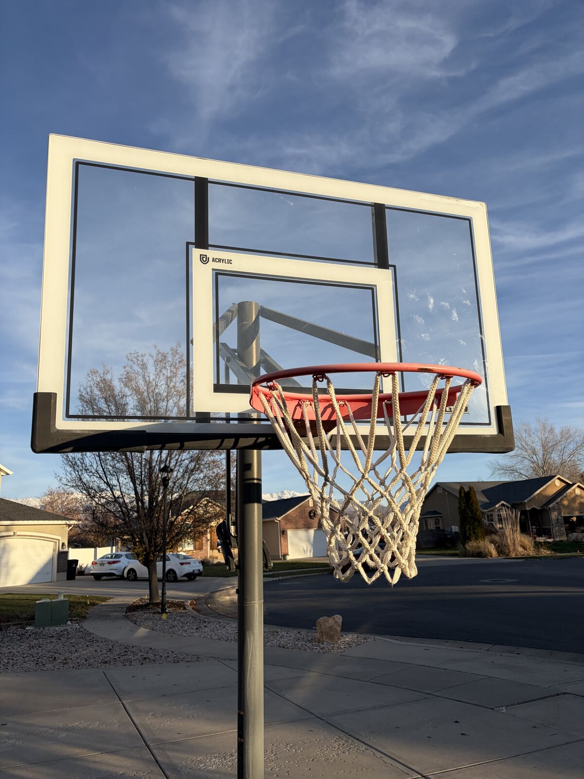 Portable basketball hoop