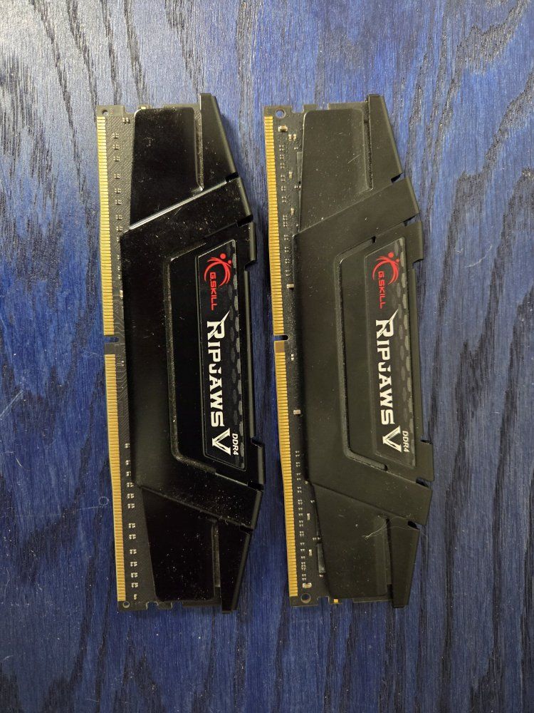 G.SKILL Ripjaws V 16GB (2x8GB) DDR4-3200 PC4-25600 Desktop RAM Kit Black