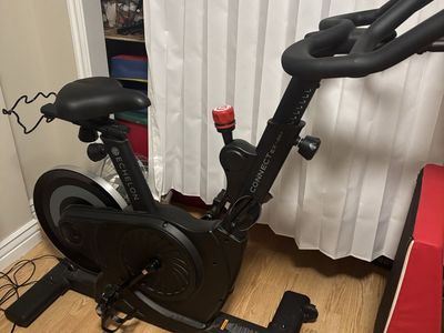 Echelon bike with screen