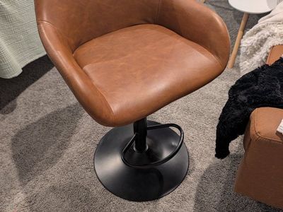 2 barstools