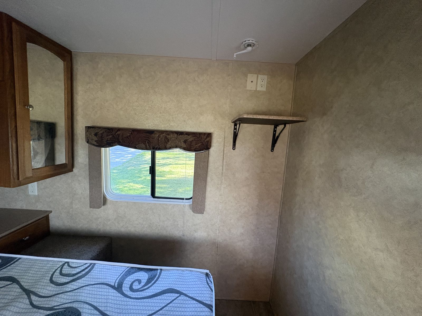 Main image 33