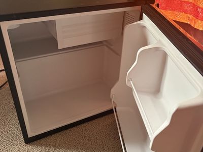 Compact Black 1.7 Cubic Ft Dormitory Refrigerator Single Door