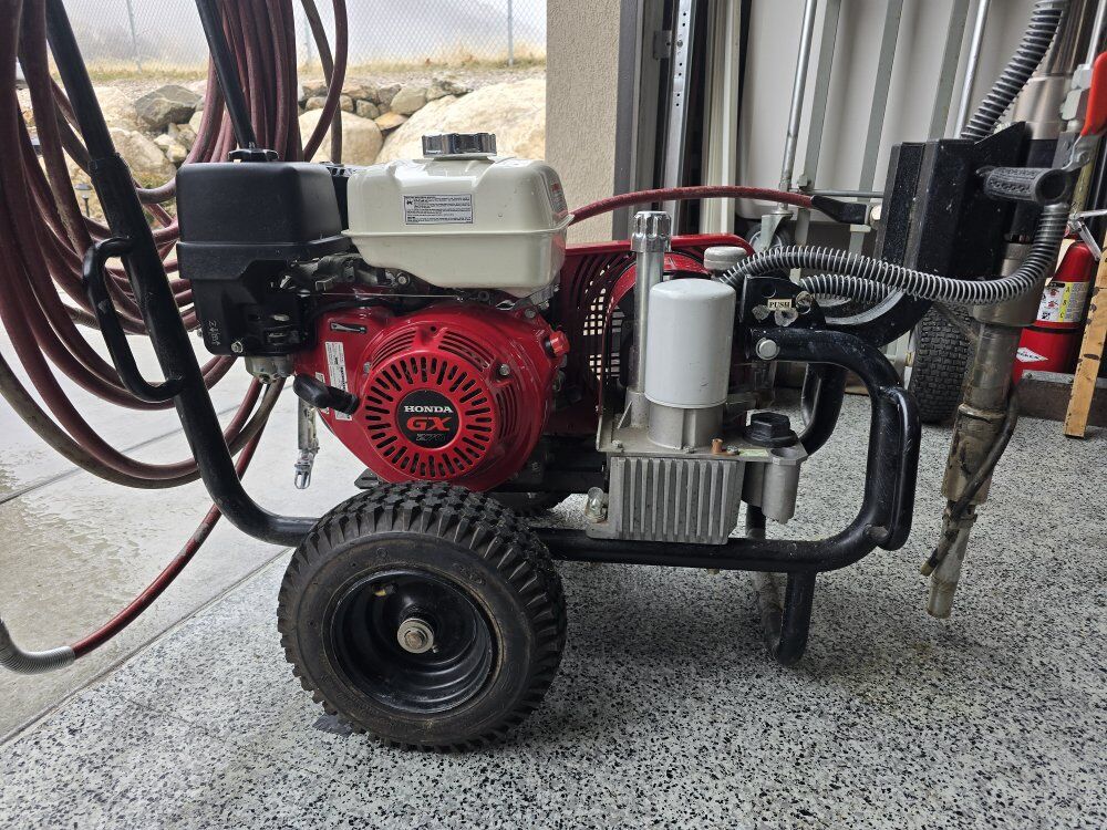 TITAN 12000 GAS/ELECTRIC SPRAY PUMP.