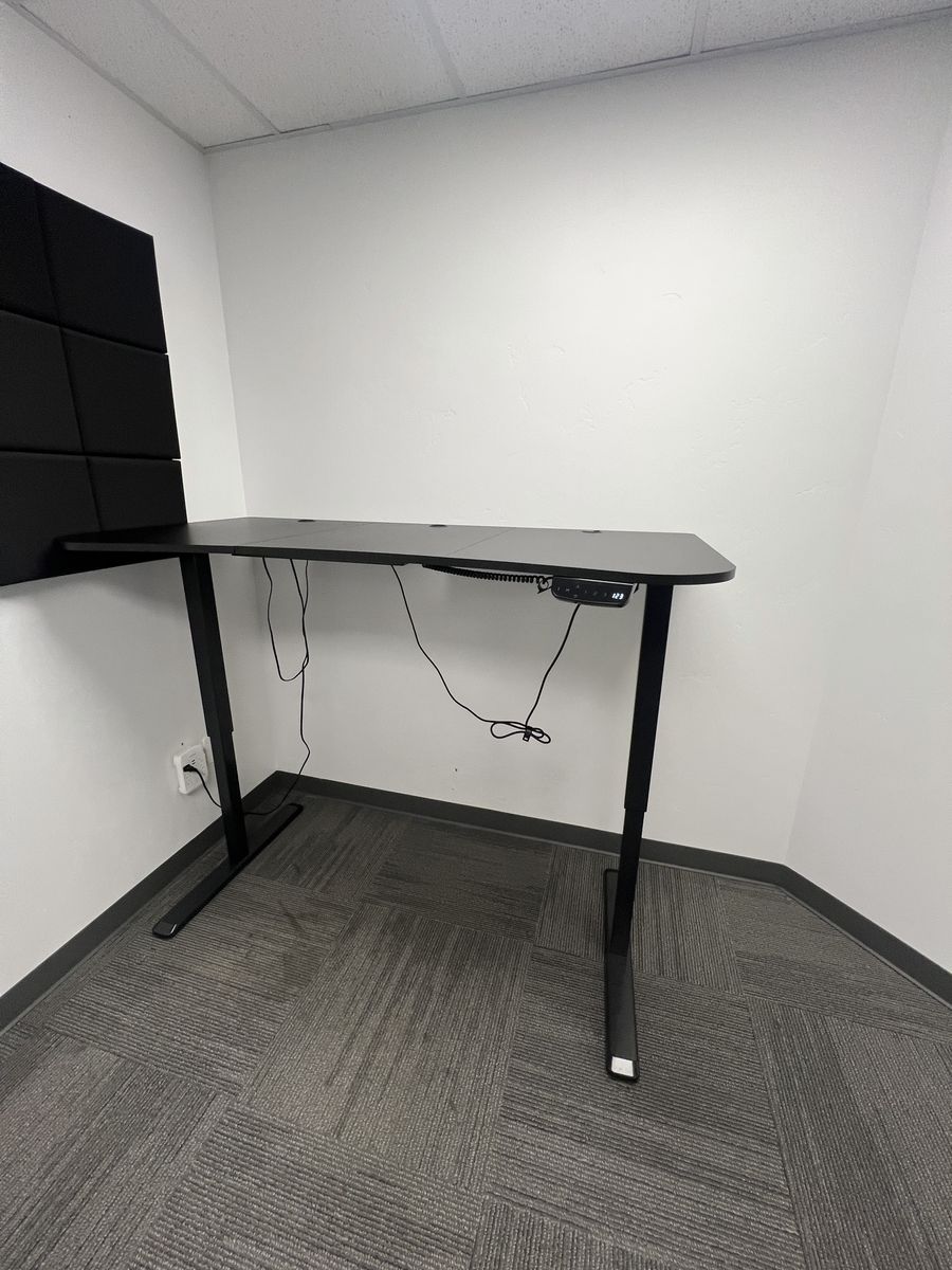 Vivo Adjustable standing/sitting desk