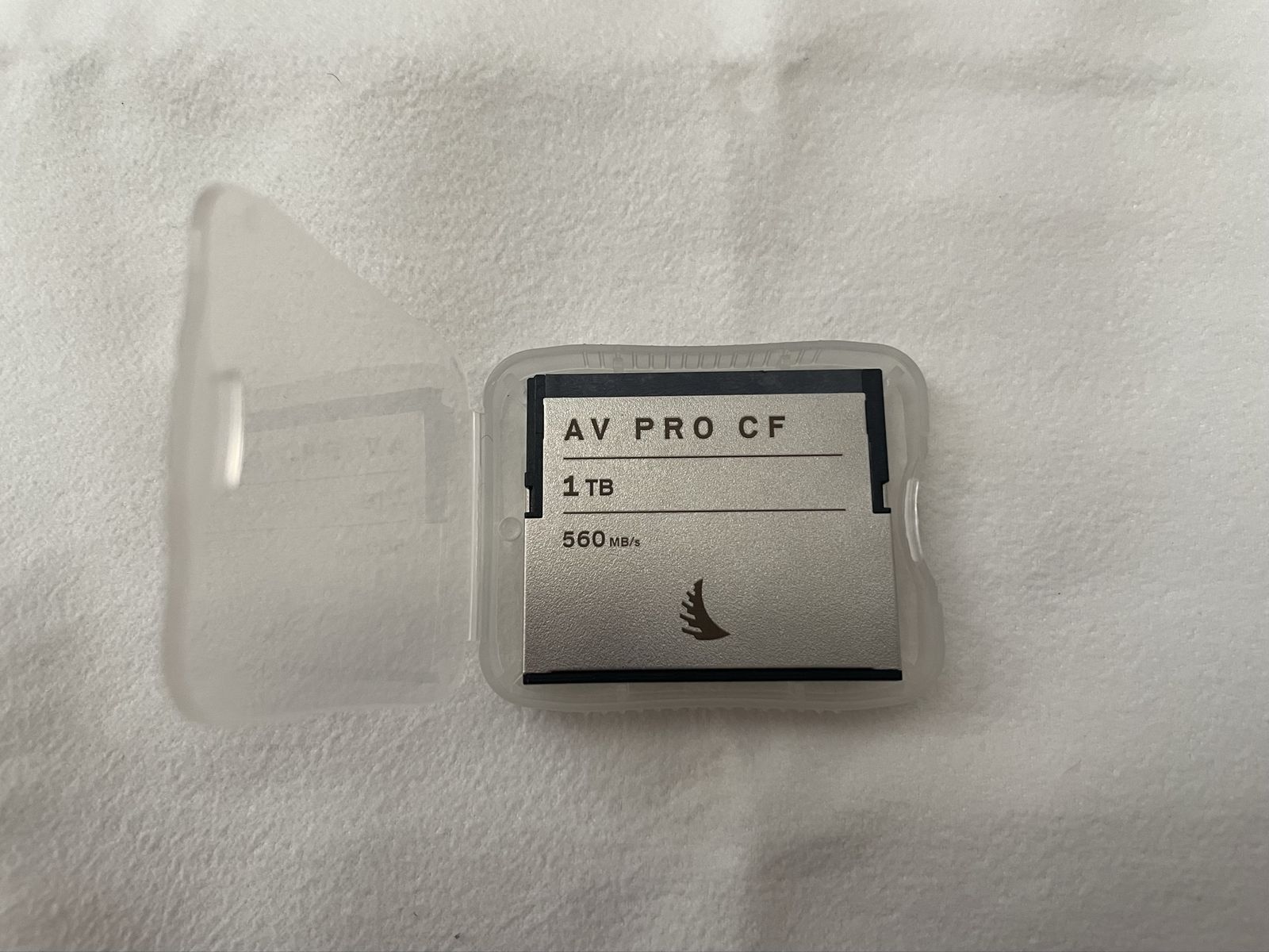 Angelbird AV PRO CF 1TB 560MB/s CFast 2.0 Memory Card with ProGrade Reader