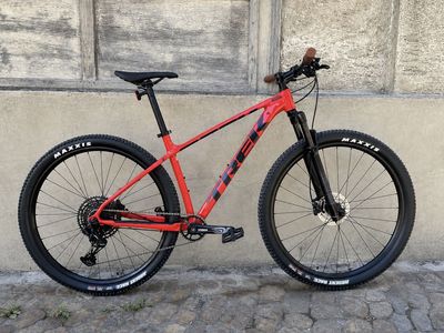 Trek Marlin 8 - excellent condition size Large