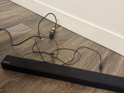 Samsung Soundbar - Sleek Black Design
