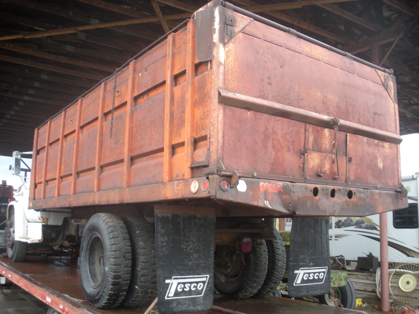 Truck beds with hoist