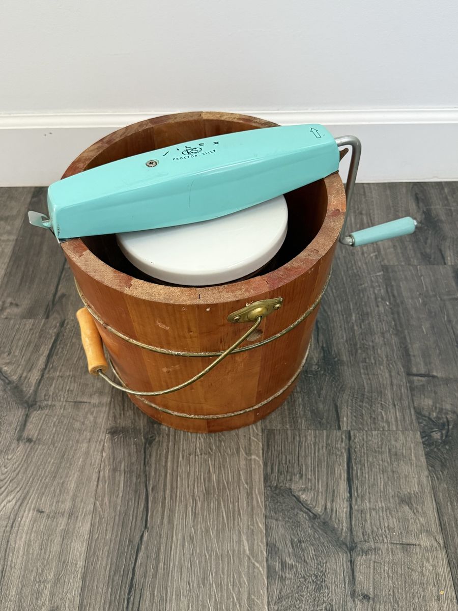 VINTAGE PROCTOR-SILEX WOODEN HAND CRANK ICE CREAM FREEZER – COMPLETE – GREAT DECOR!