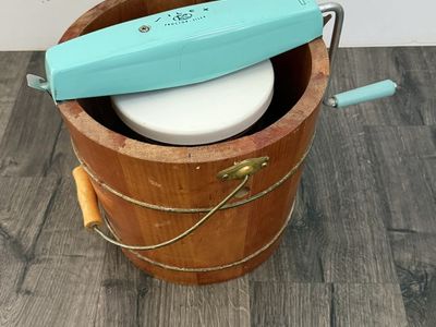 VINTAGE PROCTOR-SILEX WOODEN HAND CRANK ICE CREAM FREEZER – COMPLETE – GREAT DECOR!