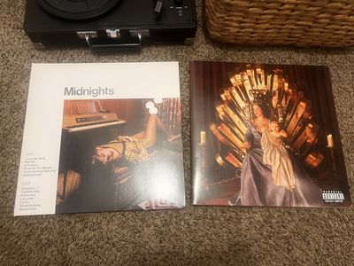 Vinyl records, CD’s & player