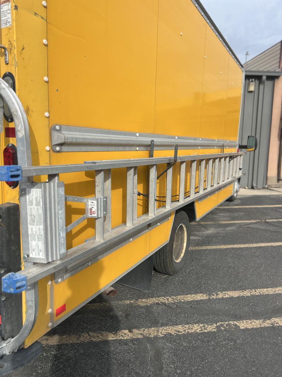 32’ Werner aluminum extension ladder 