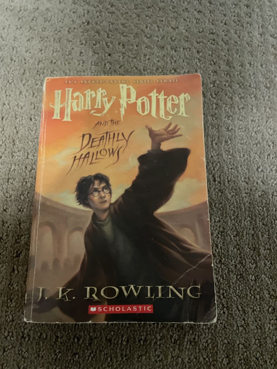 Harry Potter and the Deathly Hallows by J.K. Rowling - Scholastic Edition