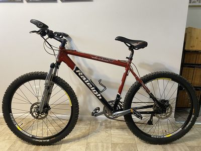 Raleigh Lahar. Shimano Deore.