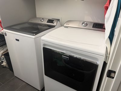 Maytag MVW7230HW Top Load Washer & MED7230HW Electric Dryer Set - White, Excellent Condition