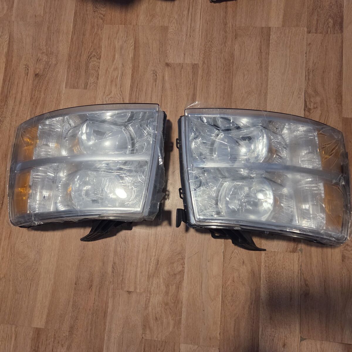 Silverado 07-13 front headlights halogen