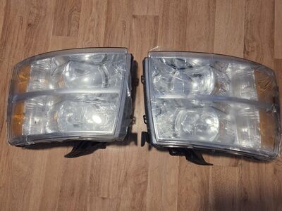 Silverado 07-13 front headlights halogen