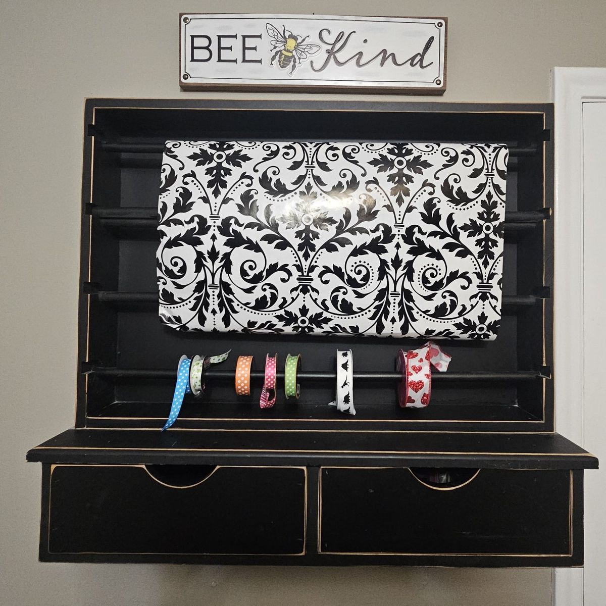 Wood black wrapping paper wall holder