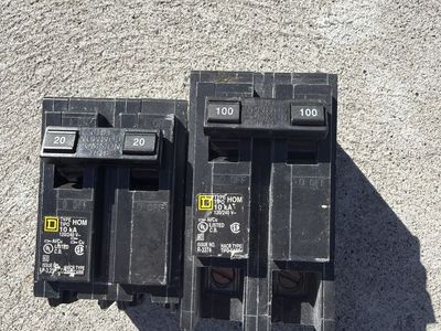Square D Type HOM Circuit Breakers 20A and 100A Lot