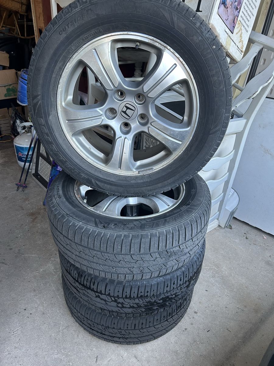 Set of 4 Honda Pilot Stock Wheels With 235/60R18 Sumitomo Tires