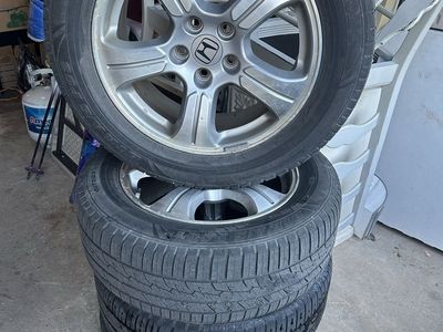 Set of 4 Honda Pilot Stock Wheels With 235/60R18 Sumitomo Tires
